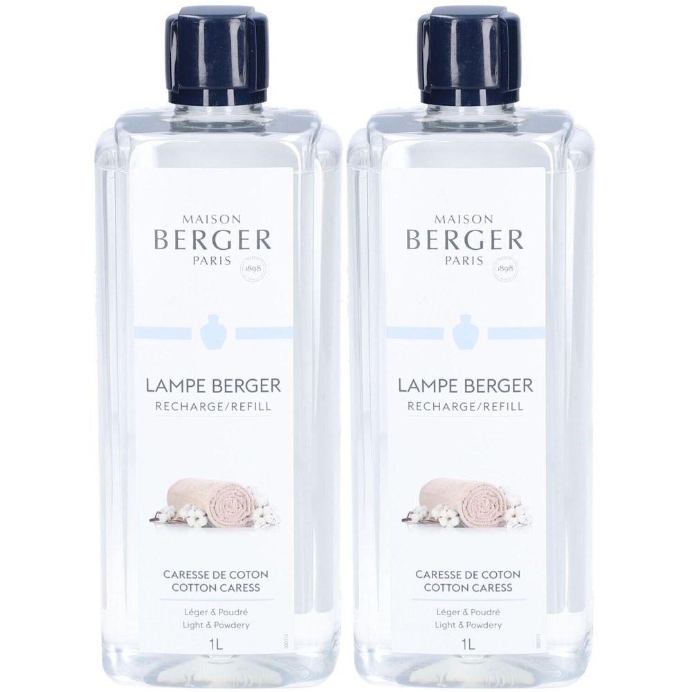 Deux flacons avec bouchons bleu foncé. Inscription: Maison Berger Paris, Lampe Berger, Caresse de Coton, 1L.