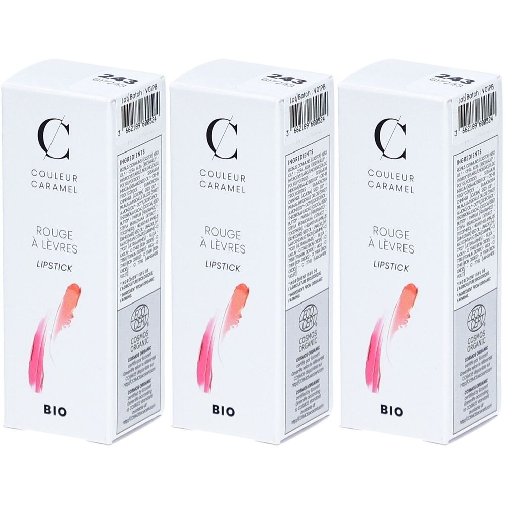 Trois boîtes de rouge à lèvres Couleur Caramel, teinte Hibiscus. Sceaux BIO et COSMOS ORGANIC.