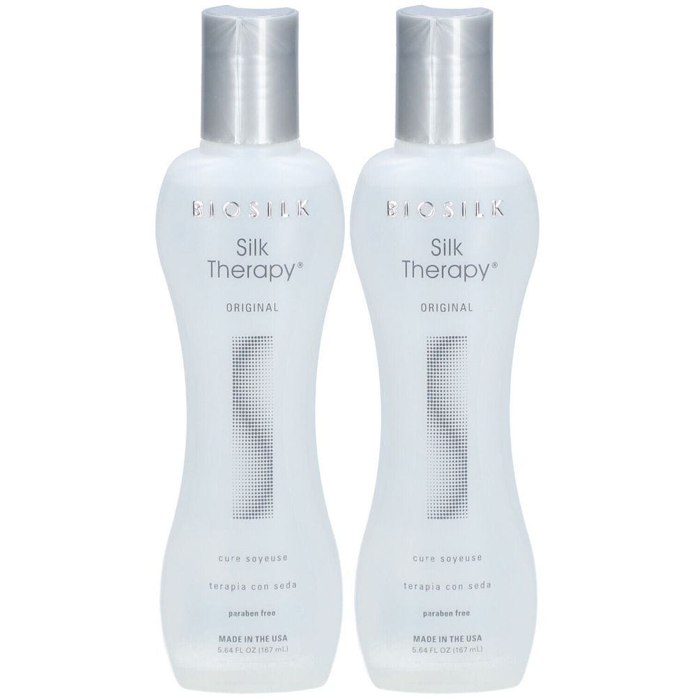 Twee flessen BioSilk Silk Therapy. Witte flessen met zilveren doppen. Opschrift: Silk Therapy, Original, parabenenvrij.