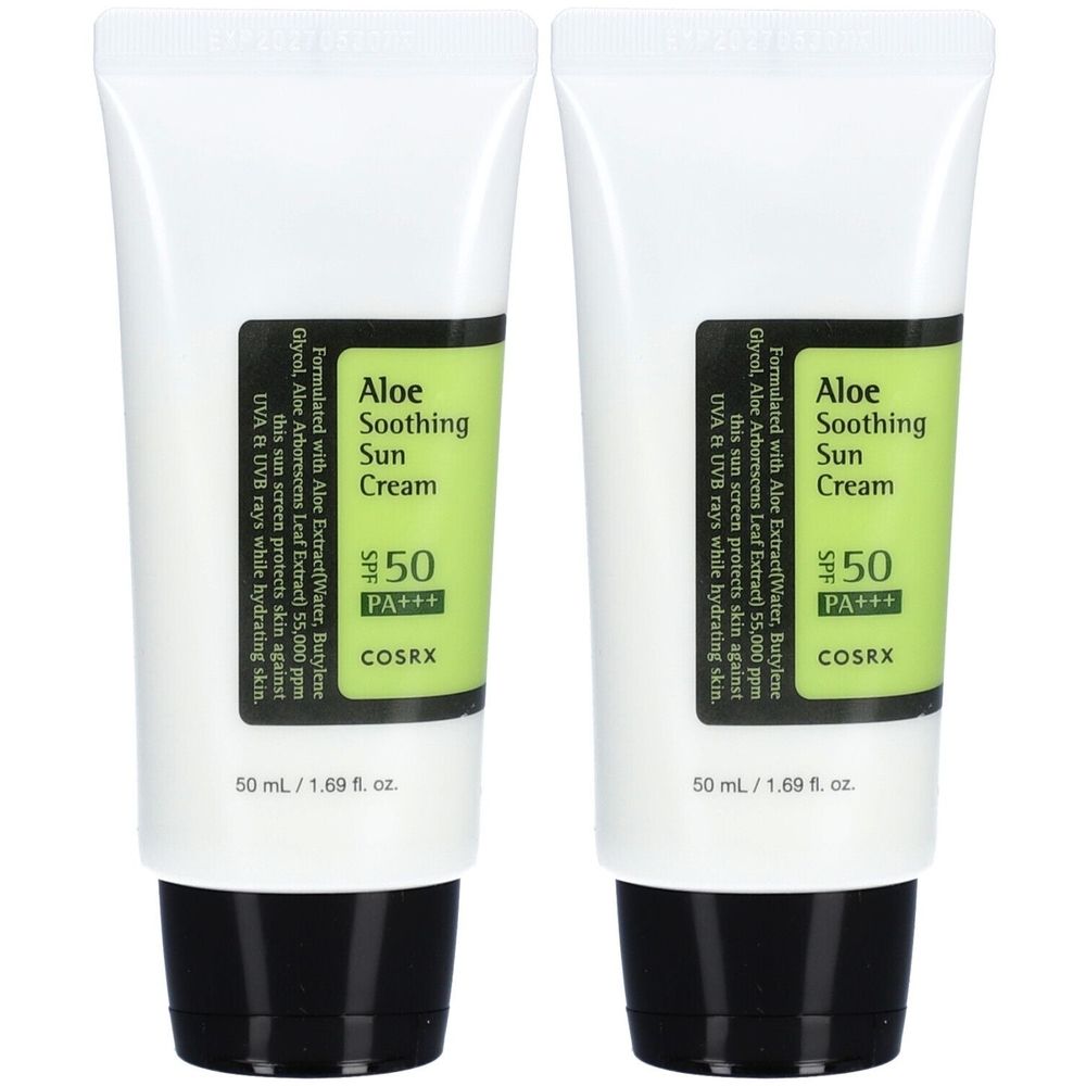 Deux tubes de crème solaire COSRX. Tubes blancs avec bouchon noir et étiquette verte. Texte : Aloe Soothing Sun Cream SPF50.