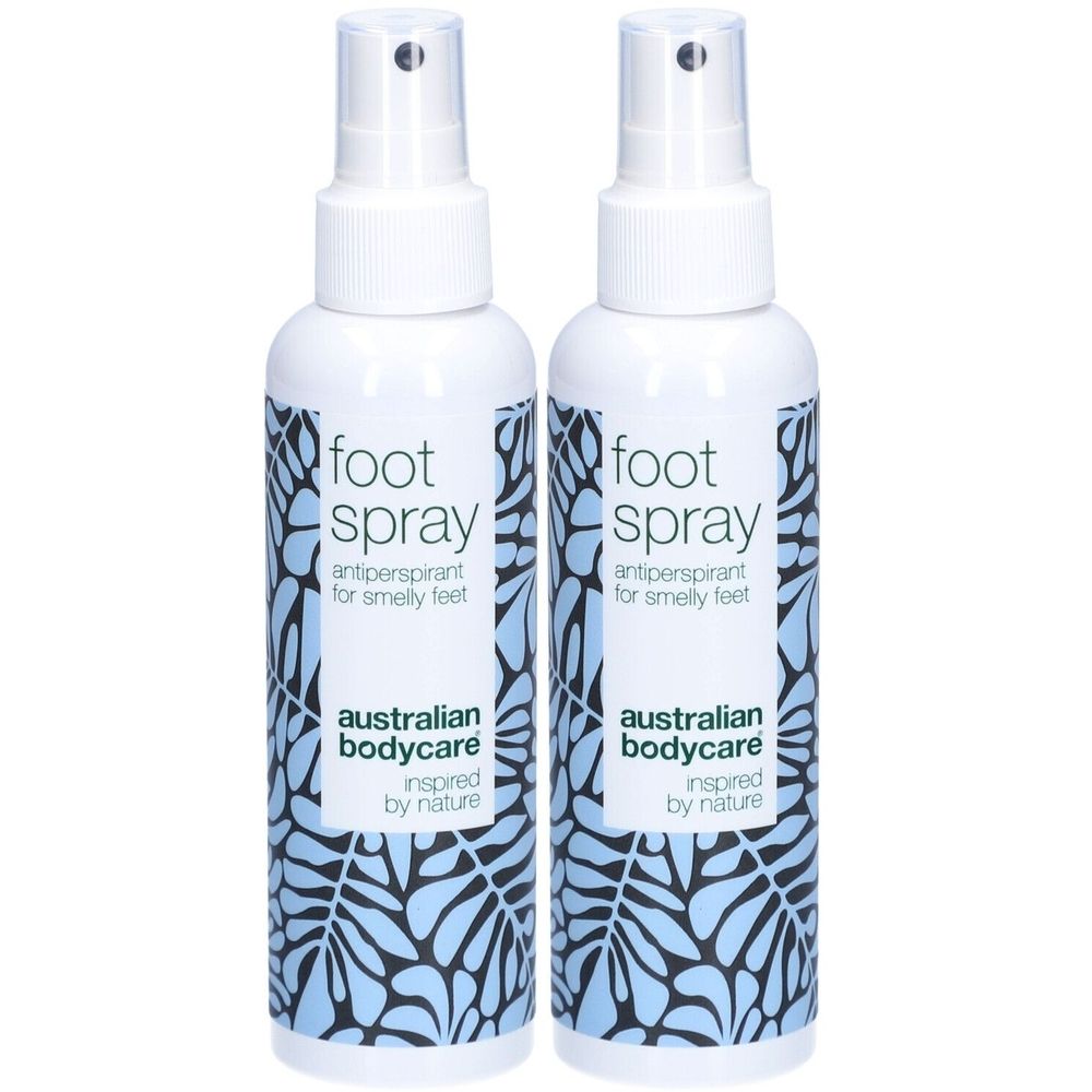 Deux flacons vaporisateurs blancs avec motifs bleus. Inscription: foot spray, antiperspirant for smelly feet, australian bodycare.