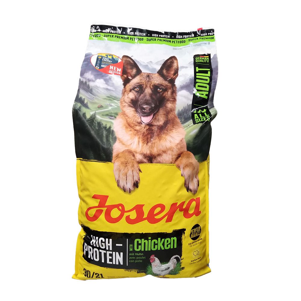 Gele zak met Josera-logo en foto van een hond. Opschrift: High Protein Chicken. Bevat een afbeelding van een kip.