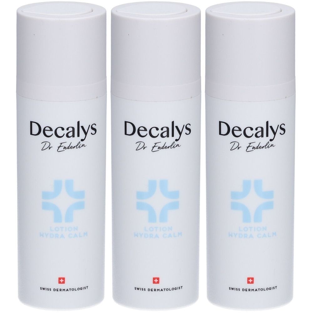 Trois flacons de lotion blancs avec bouchons. Inscription: Decalys, Dr. Enderlin, Lotion Hydra Calm. Dermatologue suisse.