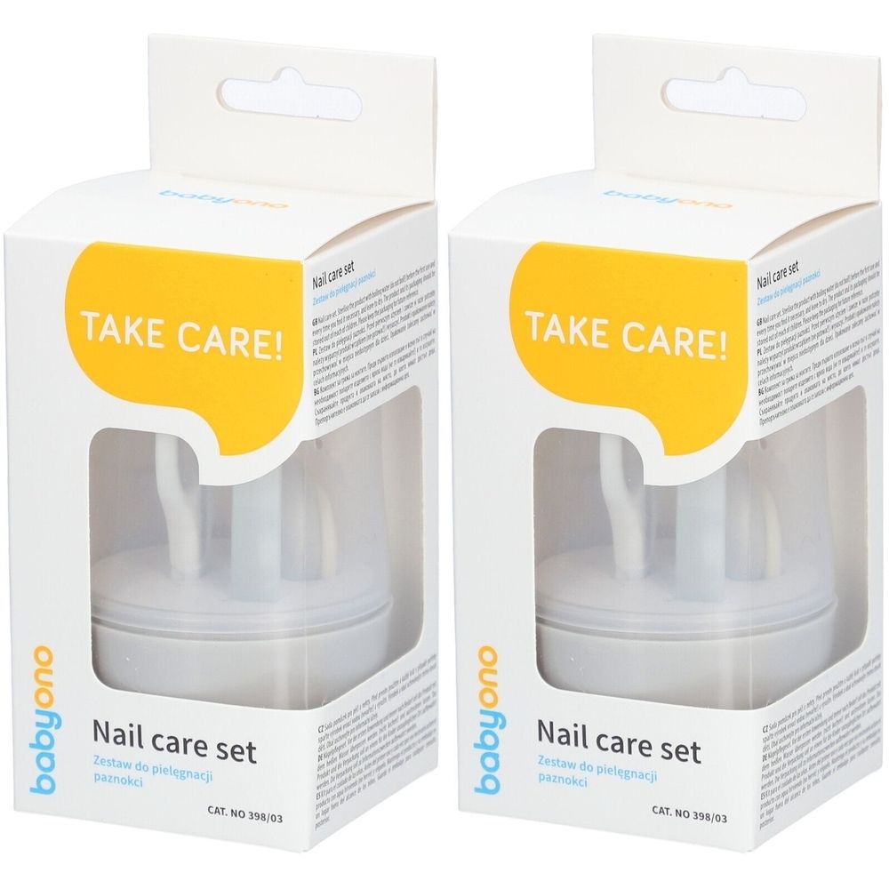 Twee Babyono nagelverzorgingssets in verpakking. Witte dozen met venster. Opschrift: TAKE CARE! en Nail care set.