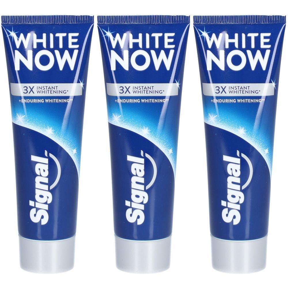 Drie tubes SIGNAL White Now tandpasta. Blauwe verpakking met witte tekst. Opschrift: White Now, 3X Instant Whitening.