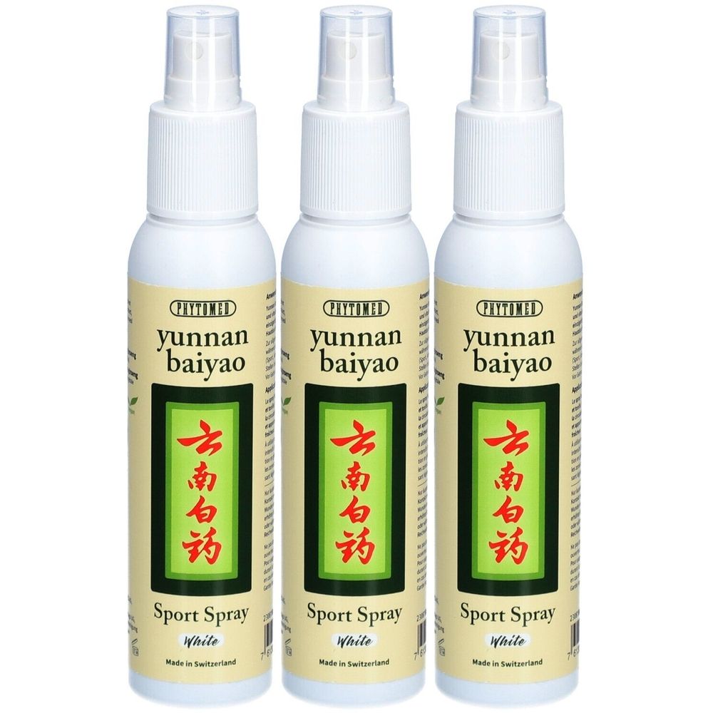Trois flacons spray blancs. Étiquettes avec texte: Yunnan Baiyao Sport Spray White. Étiquette verte avec caractères chinois.