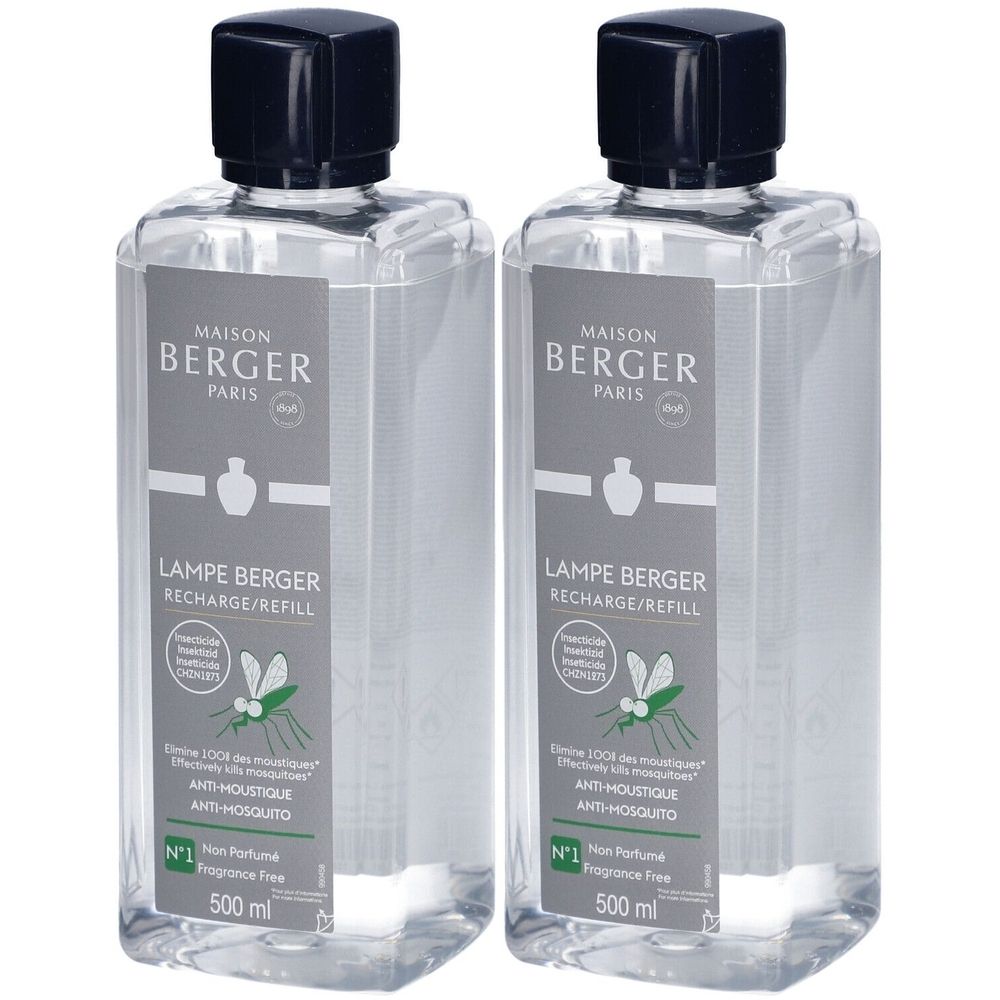 Twee rechthoekige flessen met zwarte dop. Op het etiket staat "MAISON BERGER PARIS" en "LAMPE BERGER RECHARGE/REFILL".