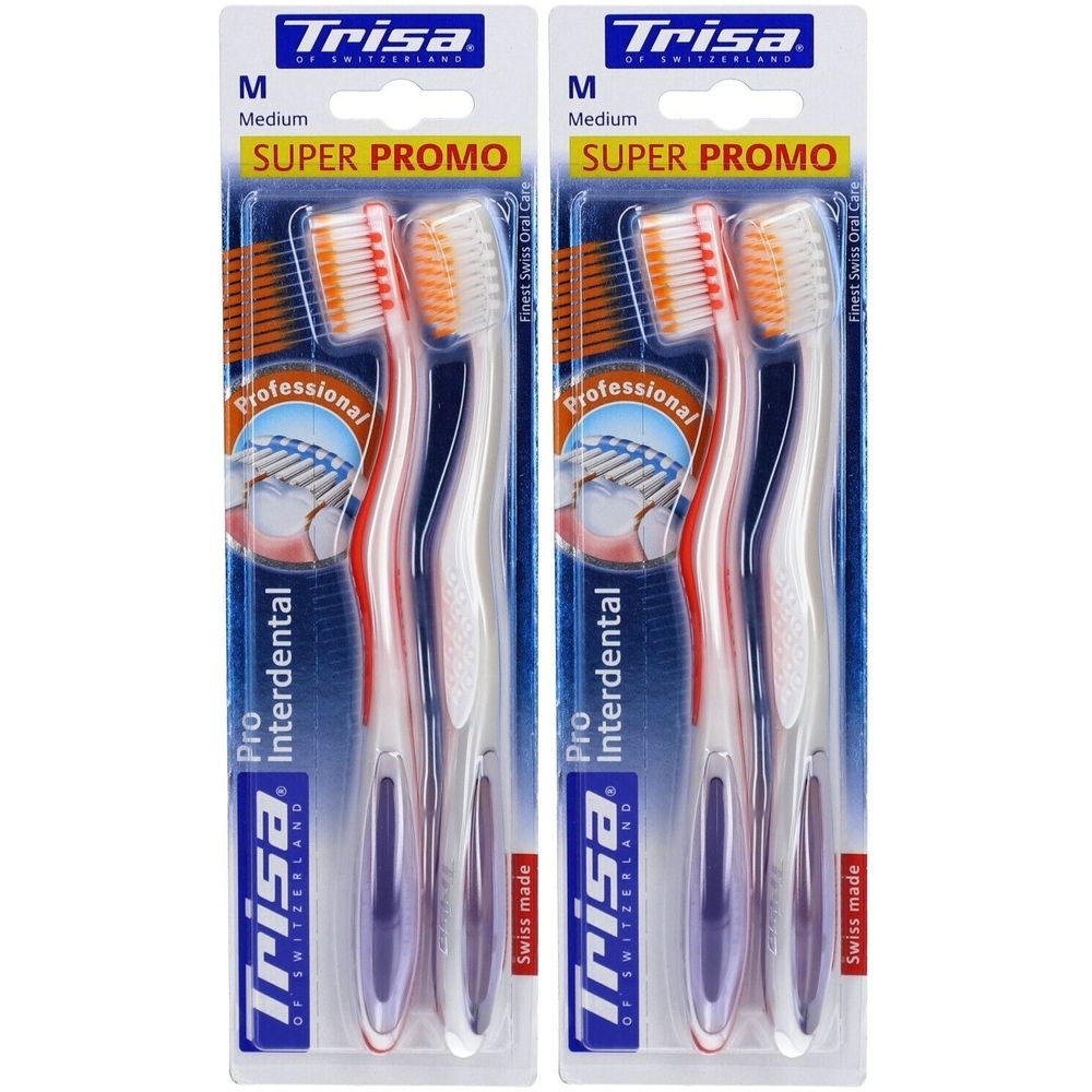 Twee tandenborstels in blisterverpakking. Merk Trisa, model Pro Interdental. Medium borstels, oranje borstelkoppen, rode en witte handvatten.