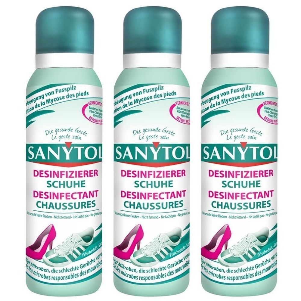 Drie spuitbussen SANYTOL DESINFIZIERER SCHUHE. Turquoise en witte etiketten met productnaam, schoenillustraties en tekst. Turquoise doppen.