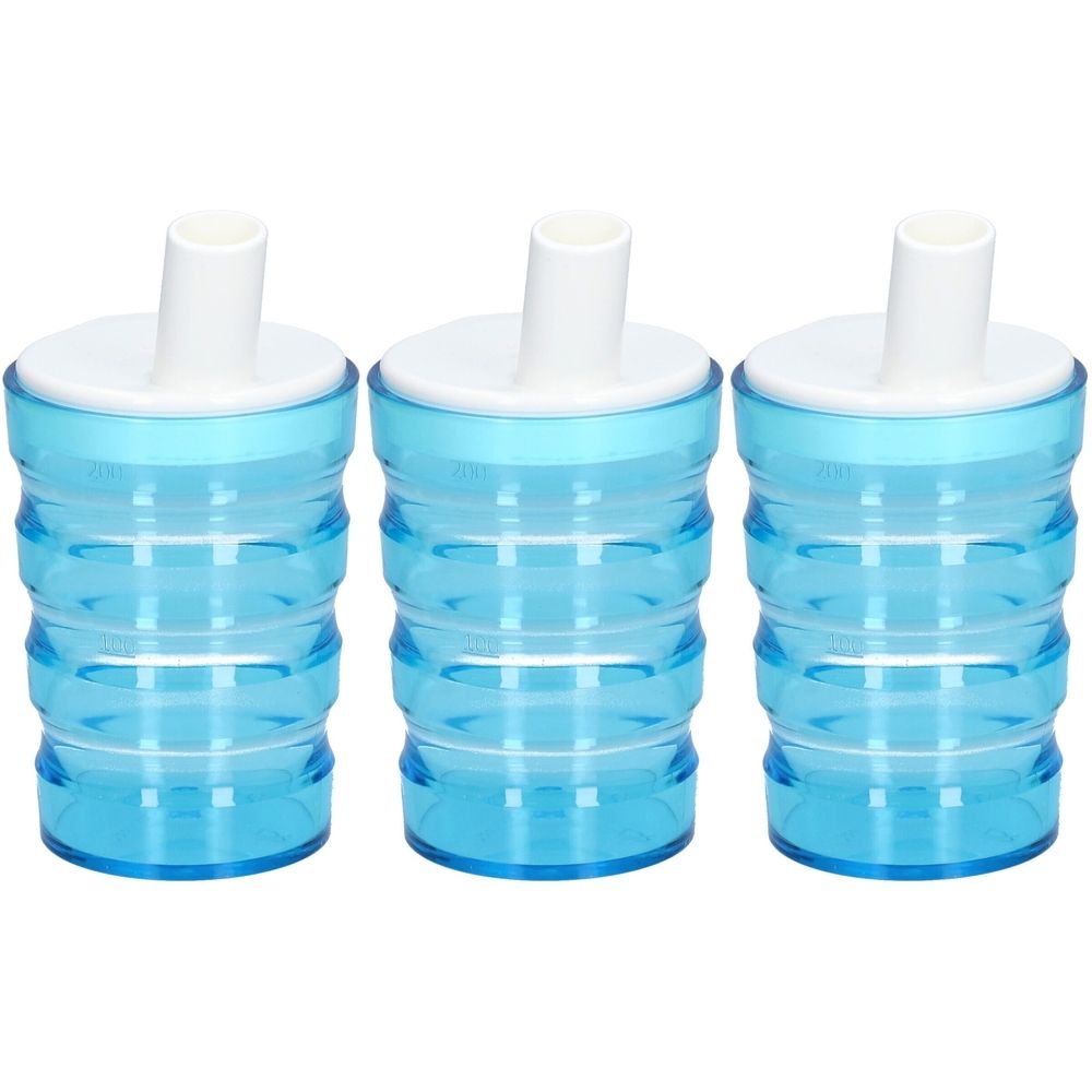 Trois gobelets bleus avec surface rainurée, couvercle blanc et embout buccal.