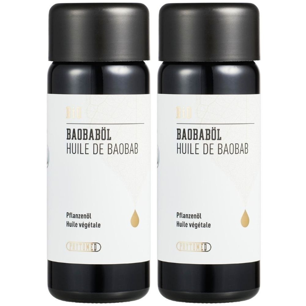 Twee zwarte flessen met zwarte doppen. Labels met "BAOBABÖL HUILE DE BAOBAB". Daaronder "Pflanzenöl Huile végétale".