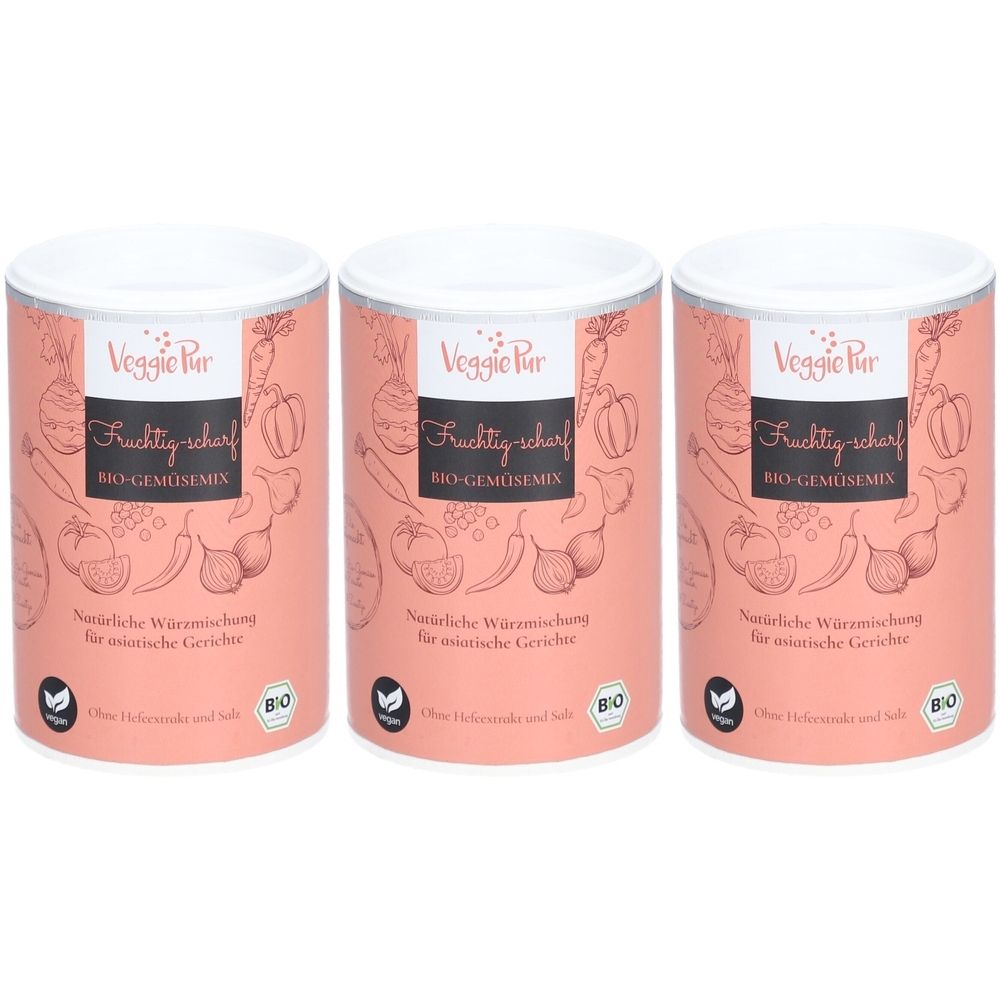 Drie blikken VEGGIEPUR groentemix. Roze etiket met tekst, groente-illustraties en bio-keurmerk.