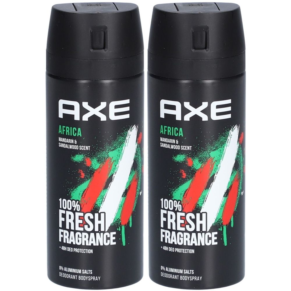Deux déodorants en aérosol noirs avec le logo AXE blanc et le texte « Africa ». Design vert, rouge et blanc. « 100% Fresh Fragrance ».