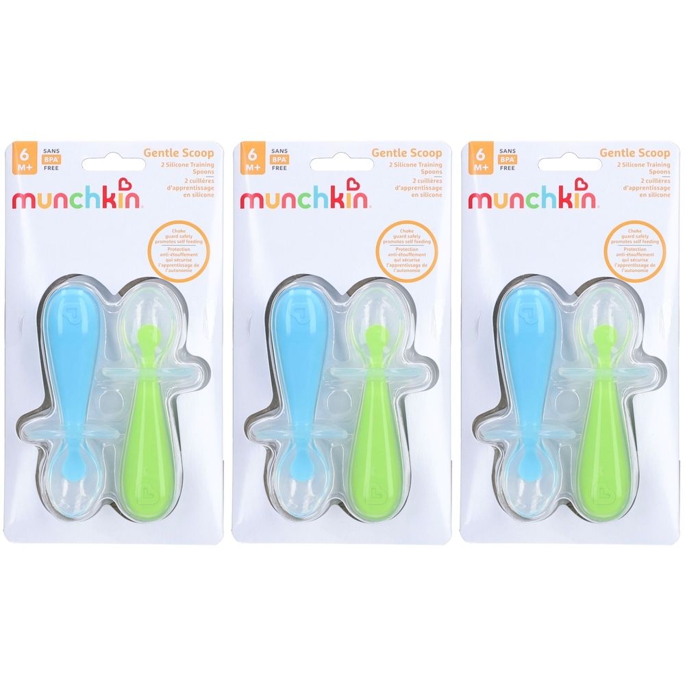 Drie verpakkingen met elk twee babylepels. Blauw en groen. Merk: munchkin. Verpakking met productnaam en aanbeveling voor leeftijd.