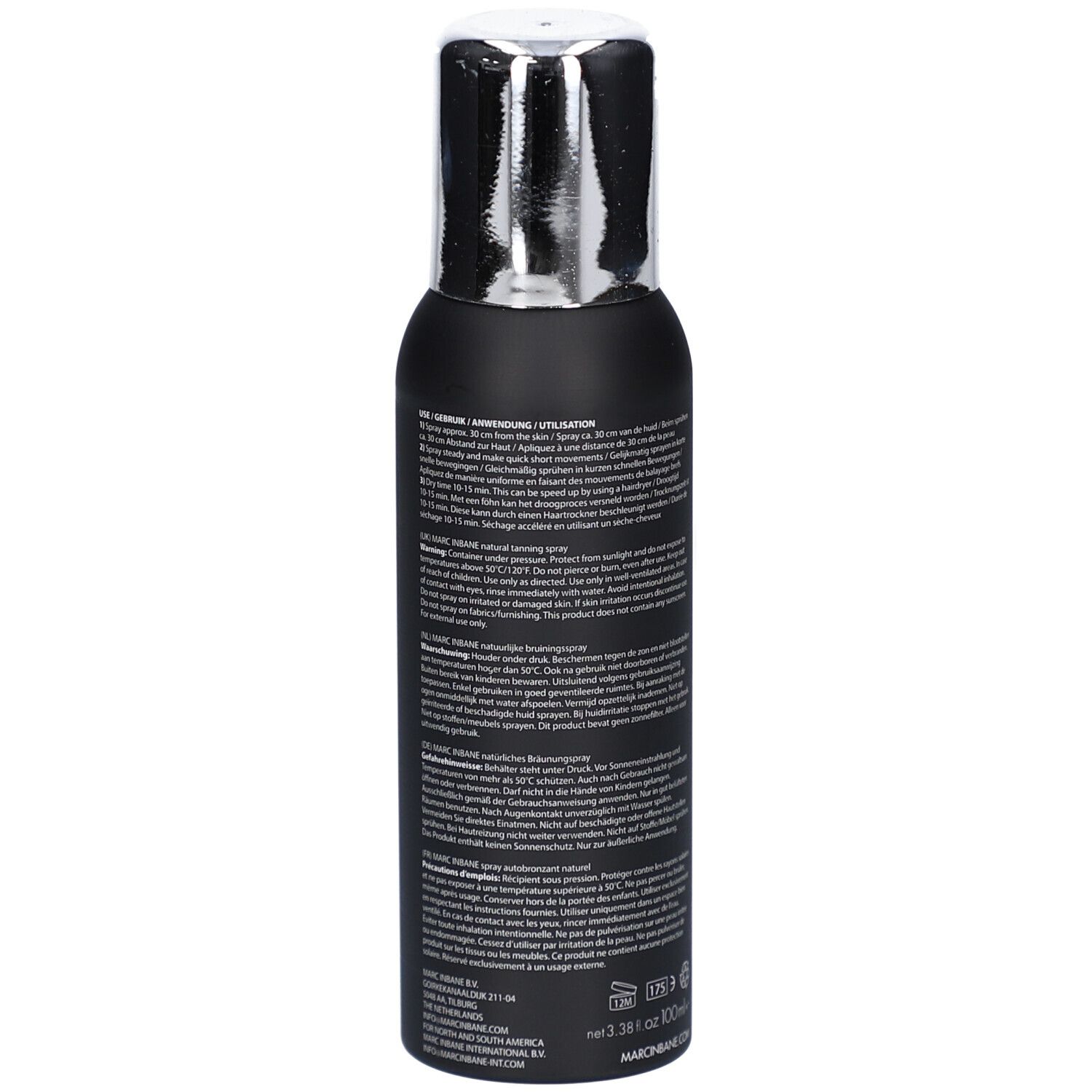 Zwarte spuitfles met zilveren dop. Tekst op de fles. MARC INBANE. Hyaluronic Tanning Spray.