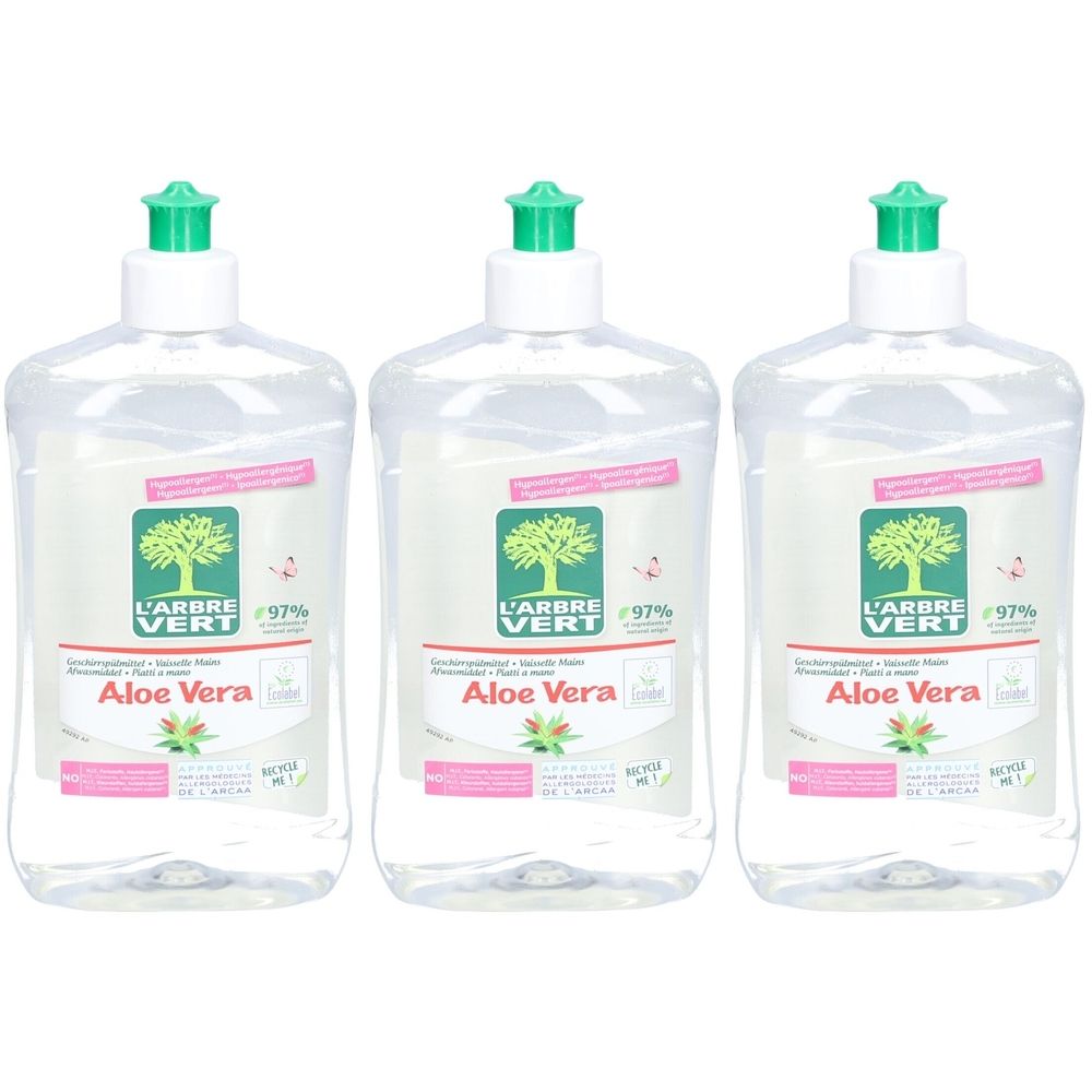 Trois flacons transparents avec bouchon vert. L'étiquette indique L'ARBRE VERT, Aloe Vera et 97%.