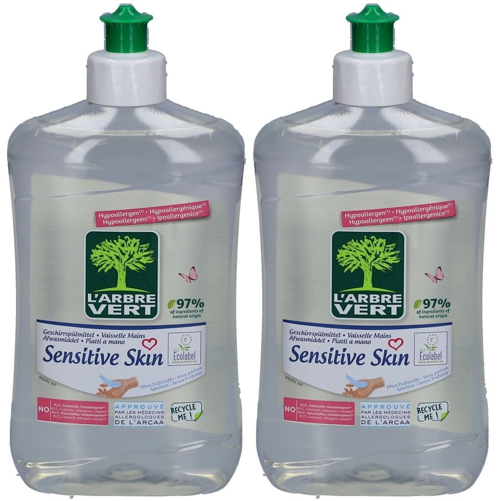 Twee transparante flessen met groene dop. Opschrift: L'ARBRE VERT, Sensitive Skin. Met Ecocert-label en 97% natuurlijke ingrediënten.
