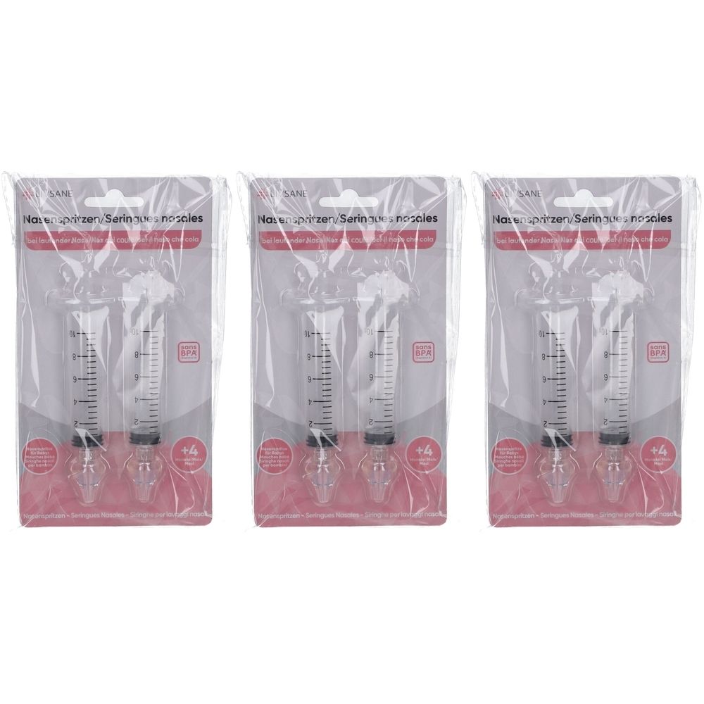 Trois seringues nasales emballées. Cylindres en plastique transparent avec marquages noirs et embouts. Emballées sous blister.