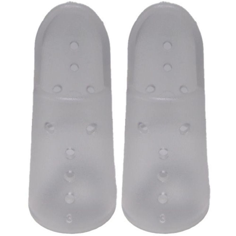 Deux attelles transparentes en forme de doigt, percées de trous. Le chiffre 3 est visible sur l'une d'elles.
