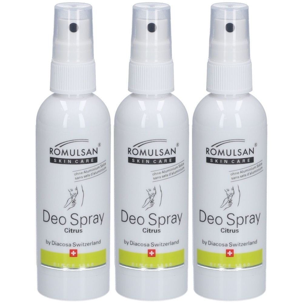 Drie witte spuitflessen. Opschrift: ROMULSAN SKIN CARE, Deo Spray Citrus, by Diacosa Switzerland. Zwitsers kruis.