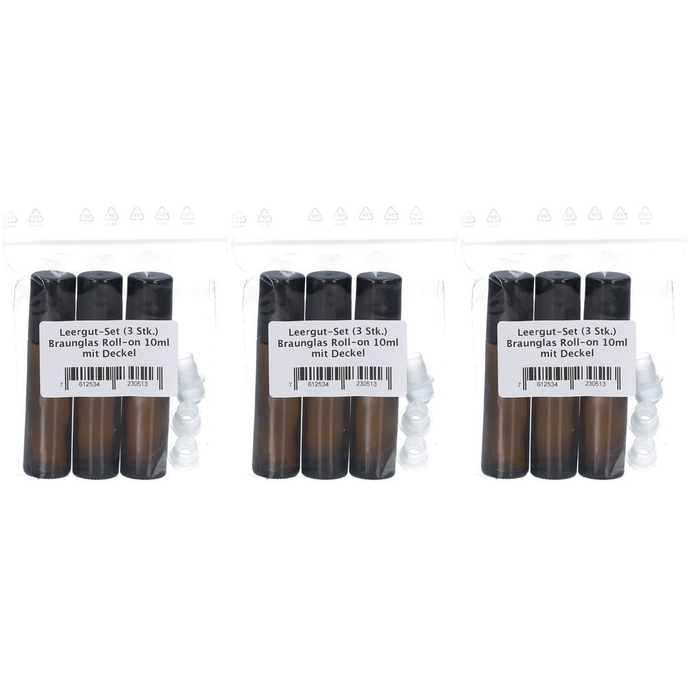 Drie sets van elk drie bruine glazen roll-on flacons met zwarte doppen. Elke set is verpakt in een plastic zakje.