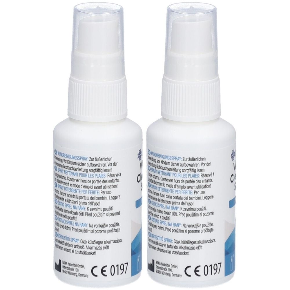 Twee witte spuitflessen met transparante doppen. Tekst en CE-markering 0197 op de etiketten.