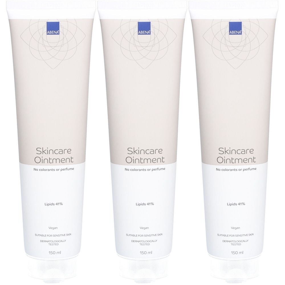 Trois tubes de crème ABENA. Tubes blancs avec partie supérieure beige clair et logo bleu. Inscription : Skincare Ointment, 150 ml.