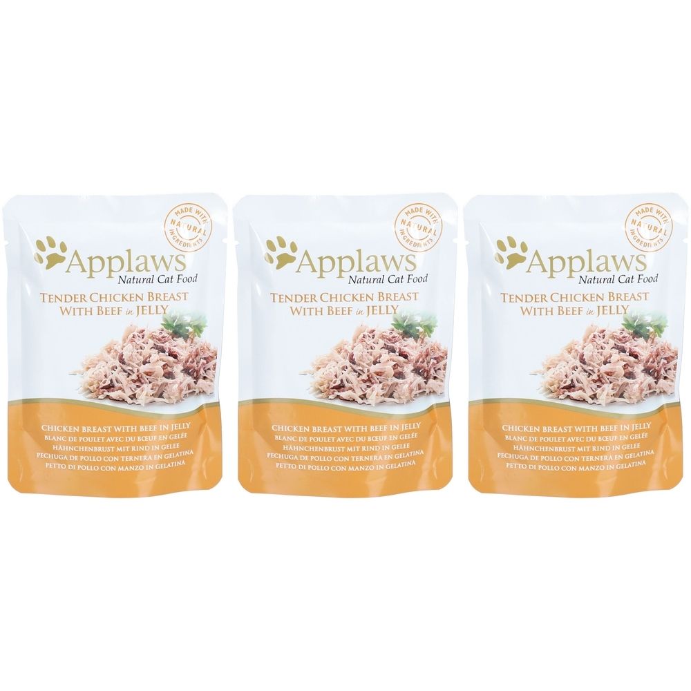Drie zakjes Applaws™ Zachte kippenborst met rundvlees in gelei. Opschrift: Tender Chicken Breast with Beef in Jelly. Pootafdruk logo.