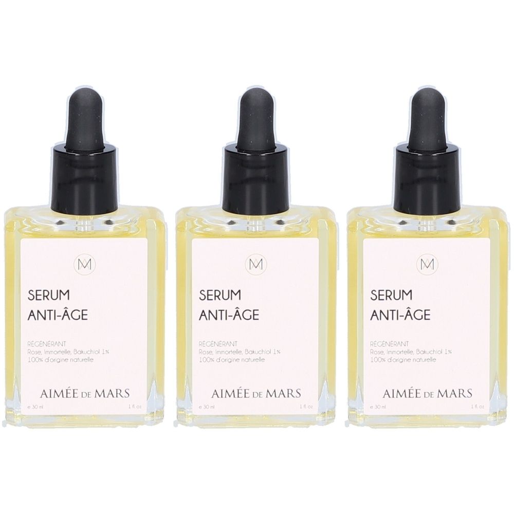 Trois flacons de sérum anti-âge avec pipette noire. Inscription : AIMÉE DE MARS. Chaque flacon a une étiquette blanche avec du texte.