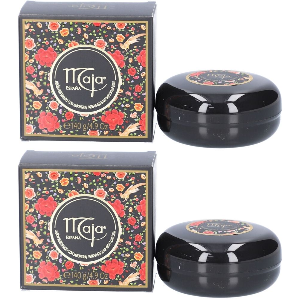Deux boîtes de savon noires avec couvercles et deux boîtes carrées. Le logo Maja et des motifs floraux sont sur les boîtes et les couvercles.