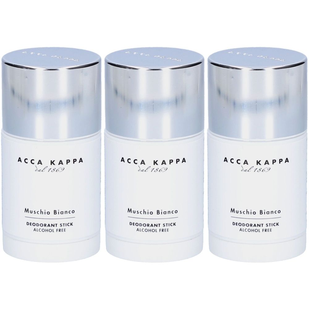 Drie witte deodorant sticks met zilveren doppen. Opschrift: ACCA KAPPA, Muschio Bianco, Deodorant Stick, Alcohol Free.