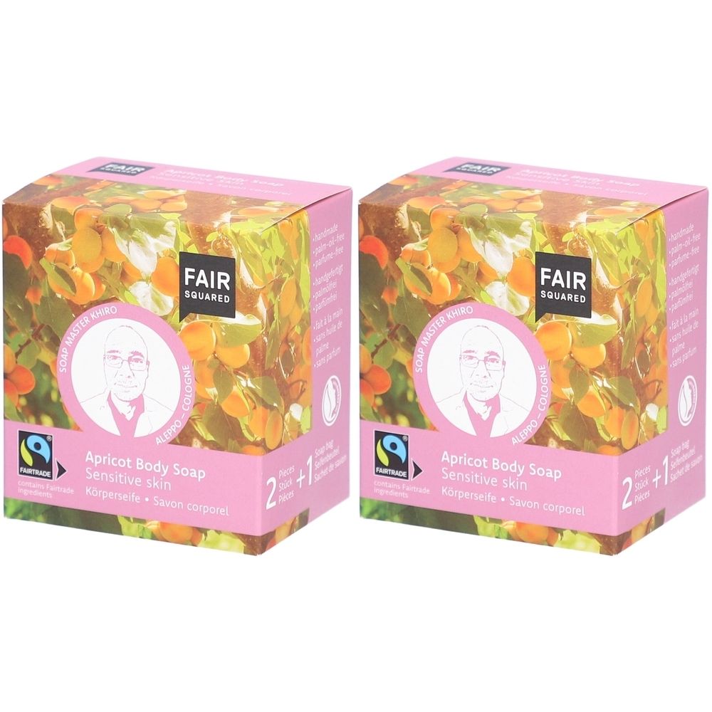 Twee roze dozen met FAIR SQUARED-logo en opschrift "Apricot Body Soap Sensitive skin". Fairtrade-keurmerk.