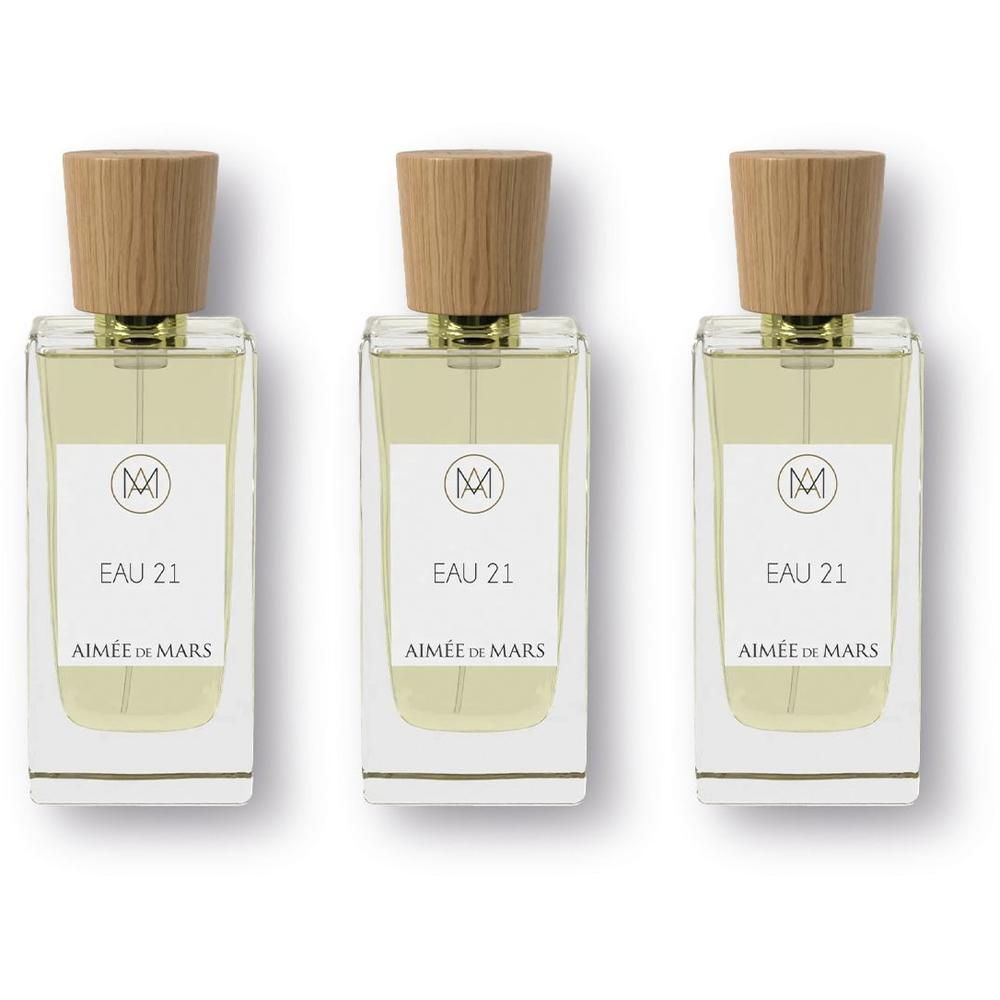 Trois flacons d'Aimée de Mars Eau 21 Eau de Parfum avec bouchon en bois.