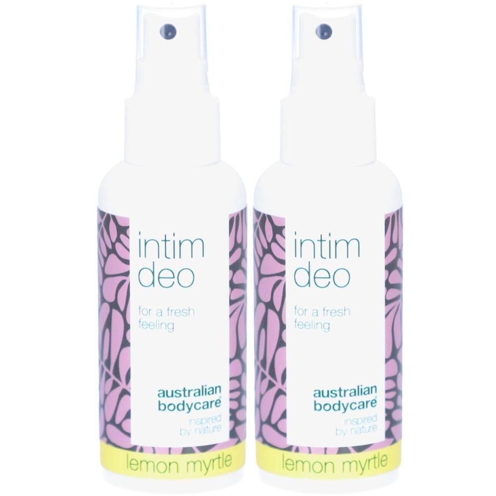 Twee witte spuitflessen met etiketten. Opschrift: intim deo, Lemon Myrtle. Bloemenpatroon.