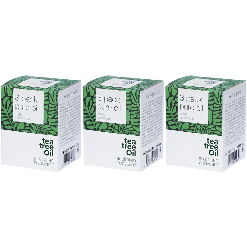 Trois boîtes de théier. Chaque boîte a un dessus vert avec des feuilles et du texte. Le nom de la marque est visible.