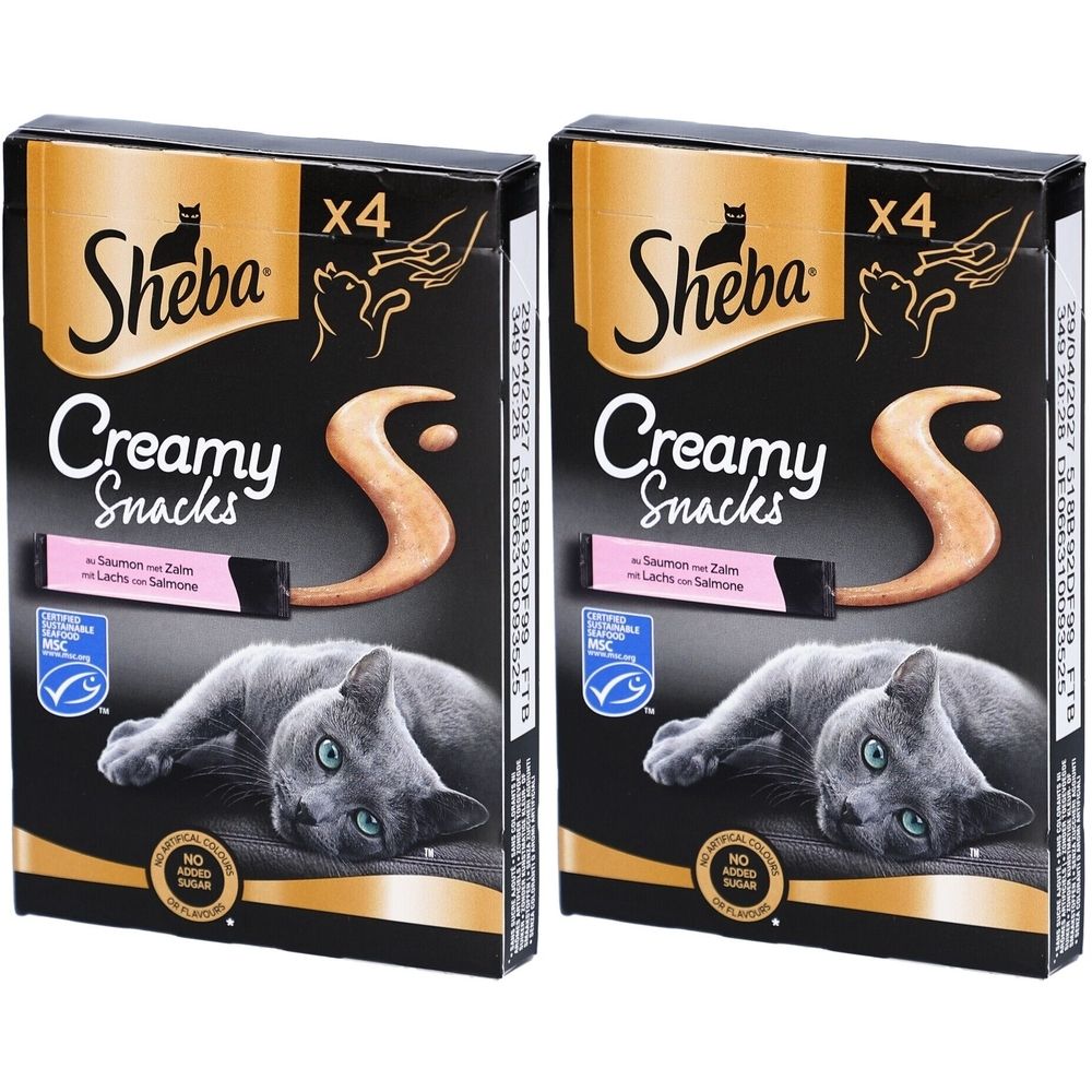 Twee Sheba Creamy Snacks verpakkingen. Zwarte verpakking met productnaam en kat. Bevat zalm. MSC-certificering.