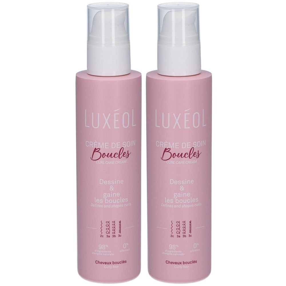 Twee roze flessen LUXÉOL Crème de Soin Boucles. Witte pompen. Tekst: Dessine & gaine les boucles. Voor krullend haar.
