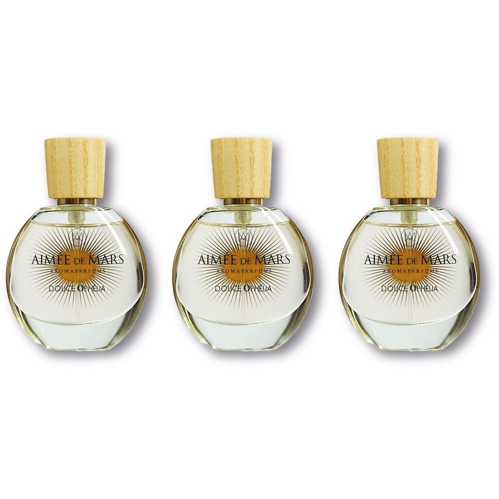 Trois flacons ronds en verre avec bouchons en bois. Étiquettes : "AIMEE DE MARS Aromaparfum Douce Ophélia".