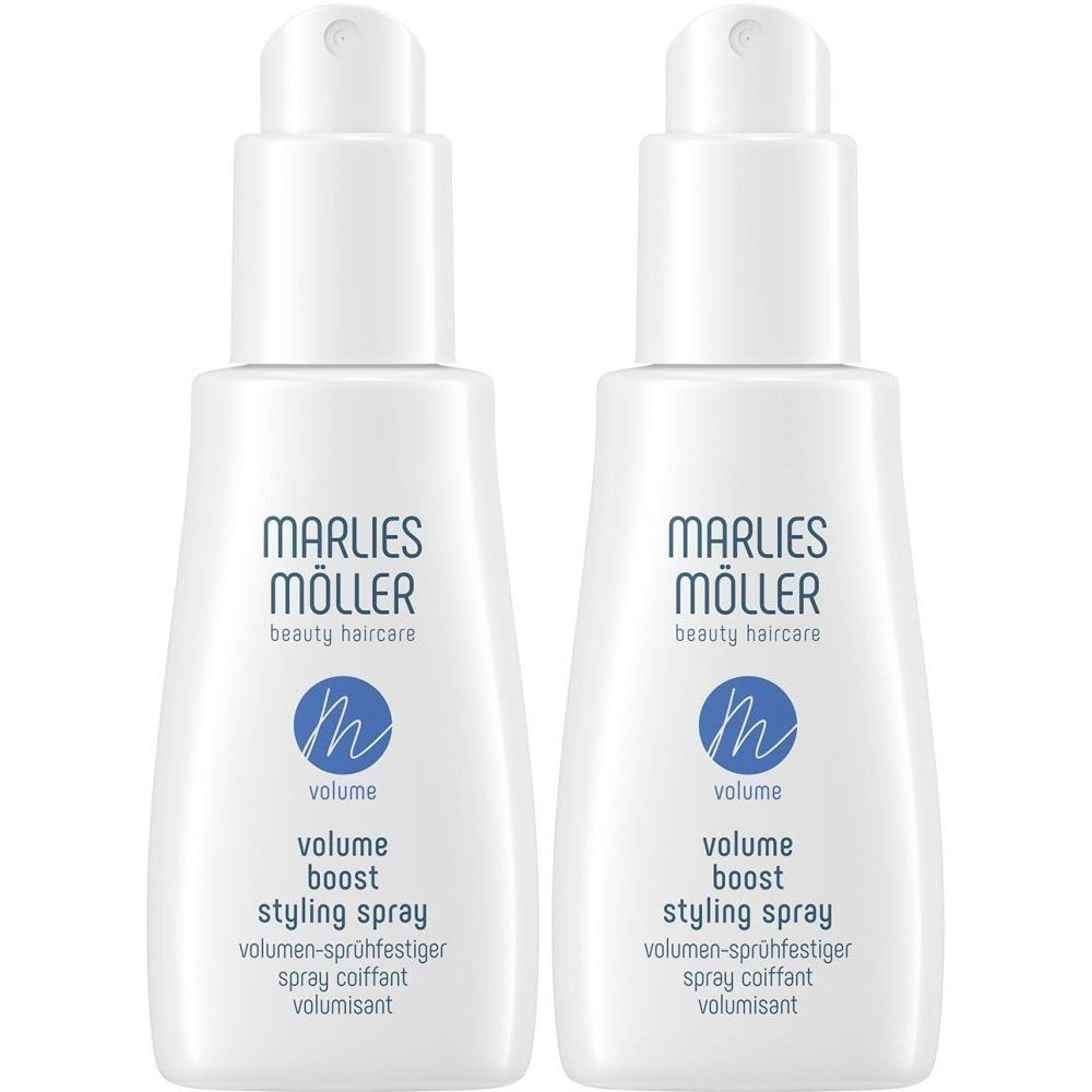 Deux flacons pulvérisateurs blancs. Inscription: Marlies Möller beauty haircare, Volume Boost Styling Spray.