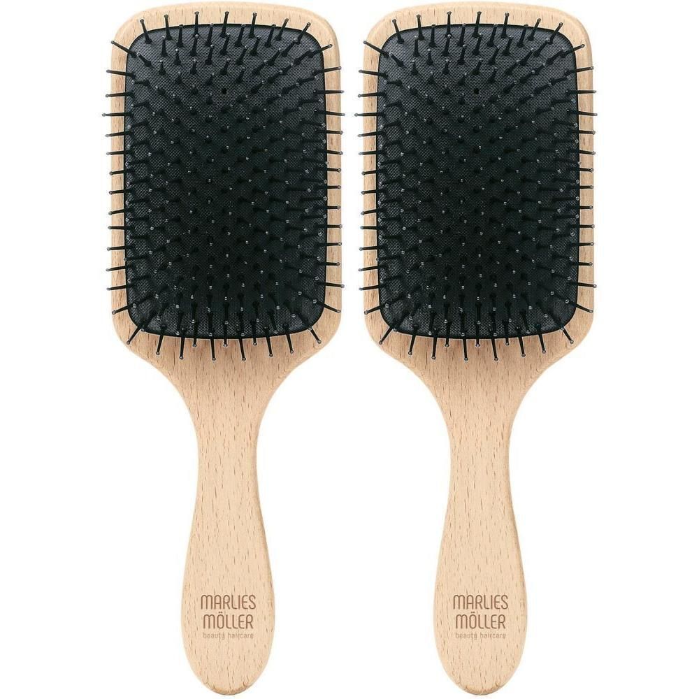 Twee rechthoekige haarborstels met houten handvat. Zwarte borstelharen op lichtbruin kussen. Merk Marlies Möller.
