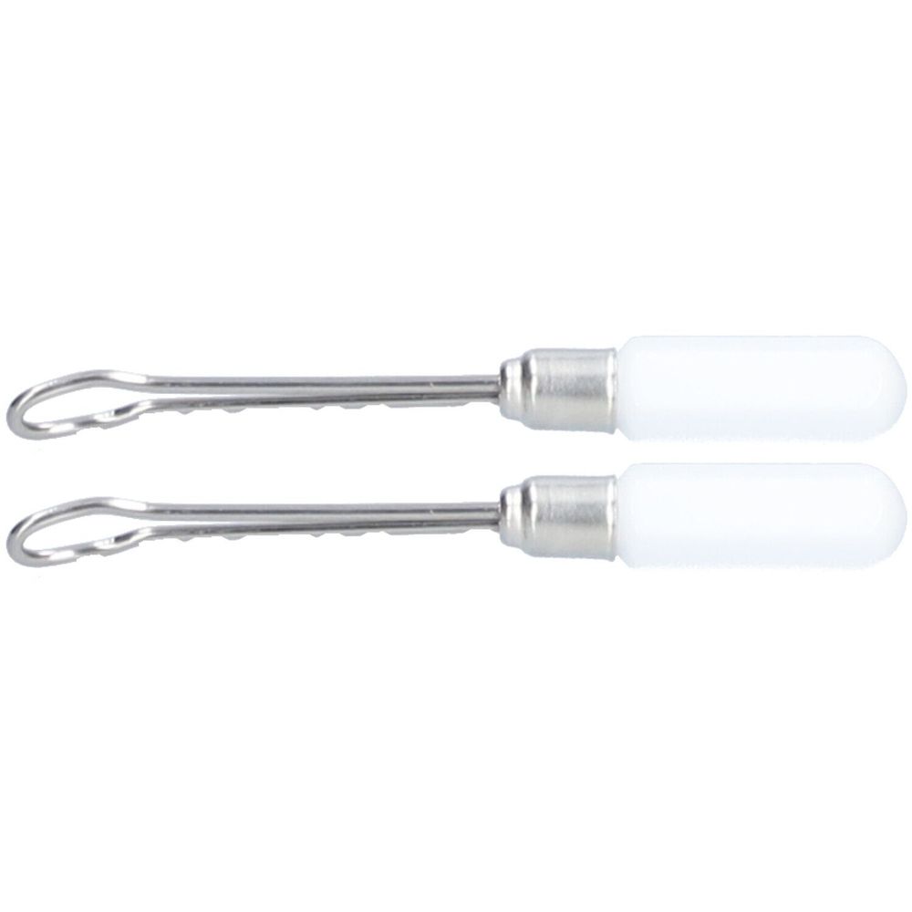 Deux cure-oreilles. Manche en métal avec boucle et manche cylindrique blanc.