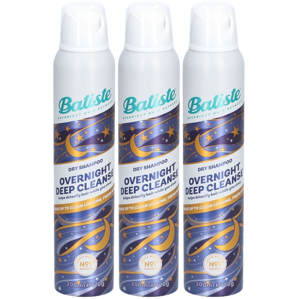 Trois bouteilles de shampooing sec Batiste Overnight Deep Clean. Fond bleu nuit avec étoiles et lune. Inscription en blanc et turquoise.