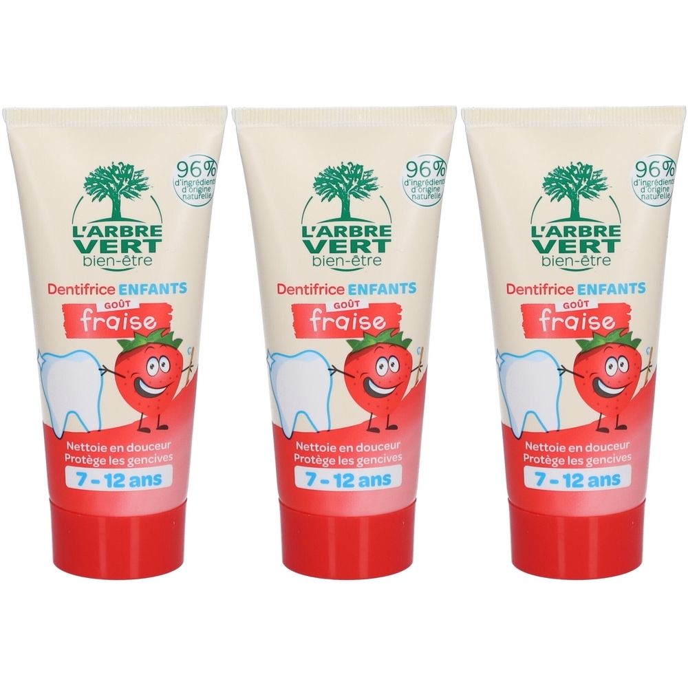 Drie tubes kindertandpasta. Elke tube toont "L'Arbre Vert", "Dentifrice ENFANTS fraise", en "7-12 ans".