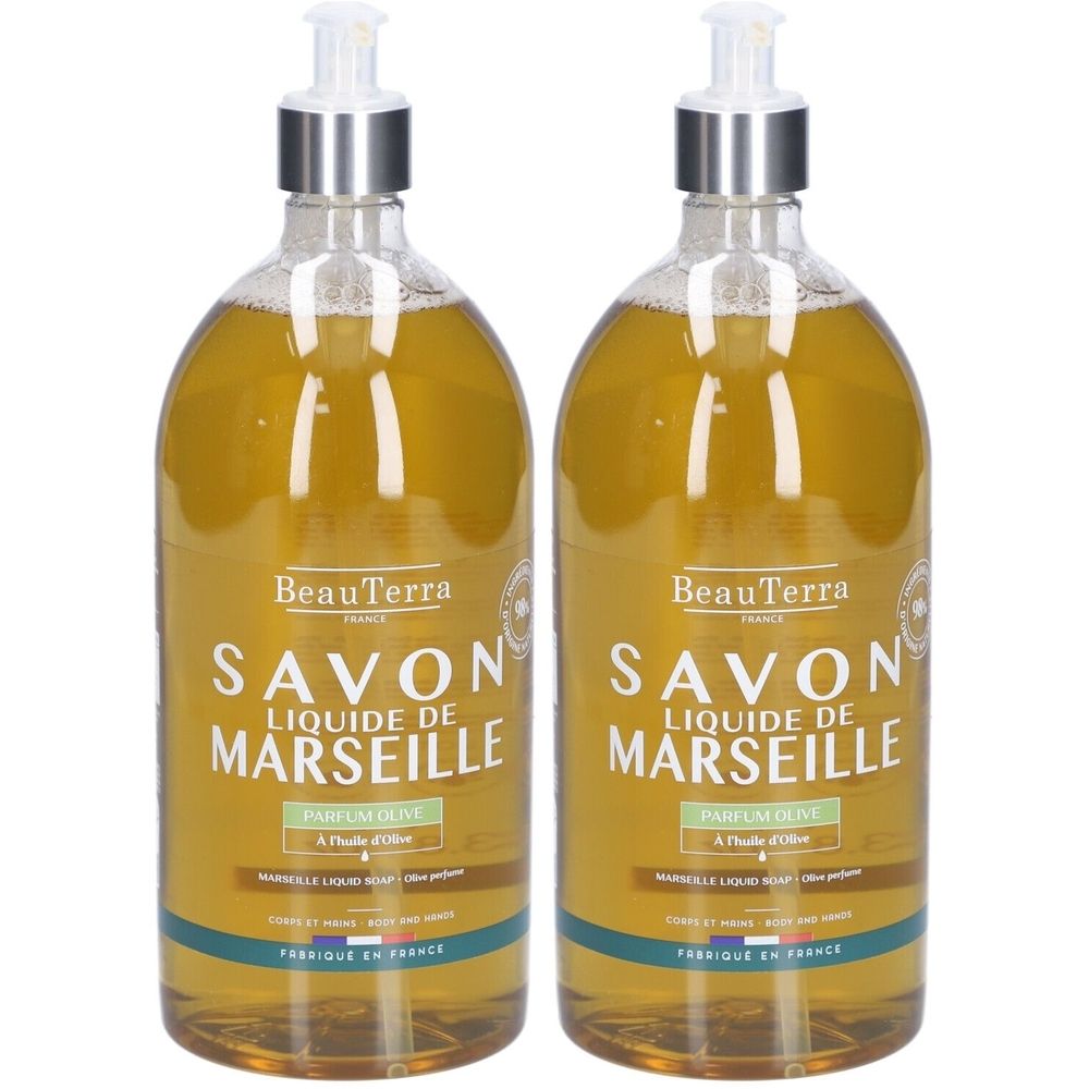 Twee flessen vloeibare zeep met pomp. Opschrift: SAVON LIQUIDE DE MARSEILLE. Merk: BeauTerra.