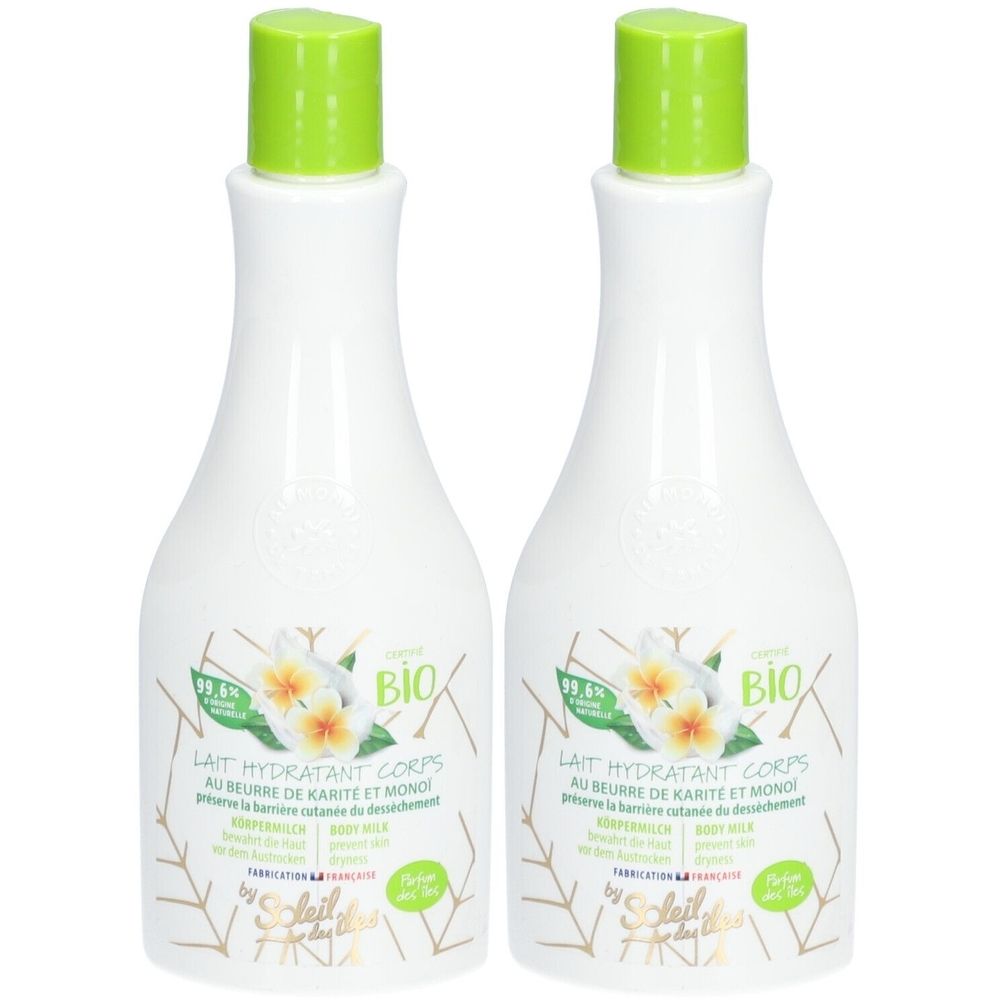 Deux flacons blancs avec bouchons verts. Inscription: Lait Hydratant Corps, Bio. Au beurre de karité et monoï. De Soleil des Îles.
