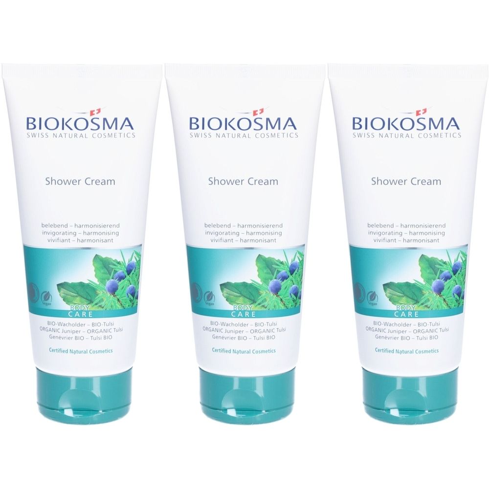 Trois tubes de crème de douche. Blanc, avec des accents turquoise et des informations sur le produit. Marque : BIOKOSMA.