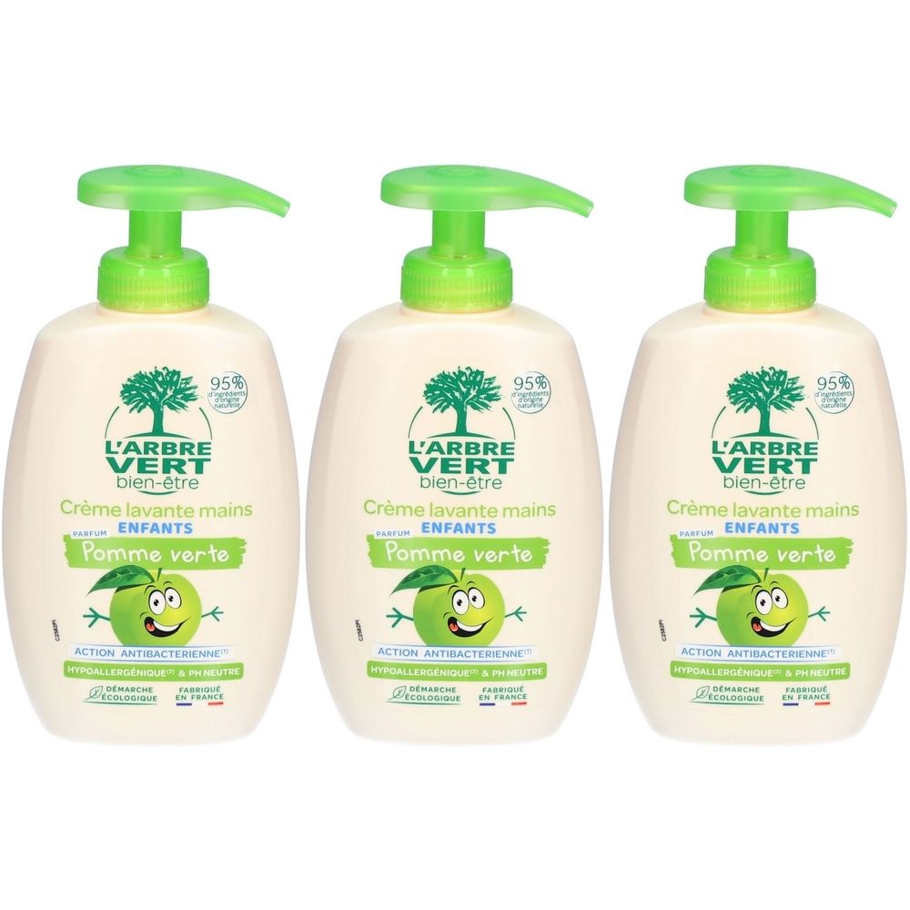 Trois flacons de savon pour les mains pour enfants, pomme verte. Flacons blancs avec pompe verte. Inscription : L'ARBRE VERT, Pomme verte.