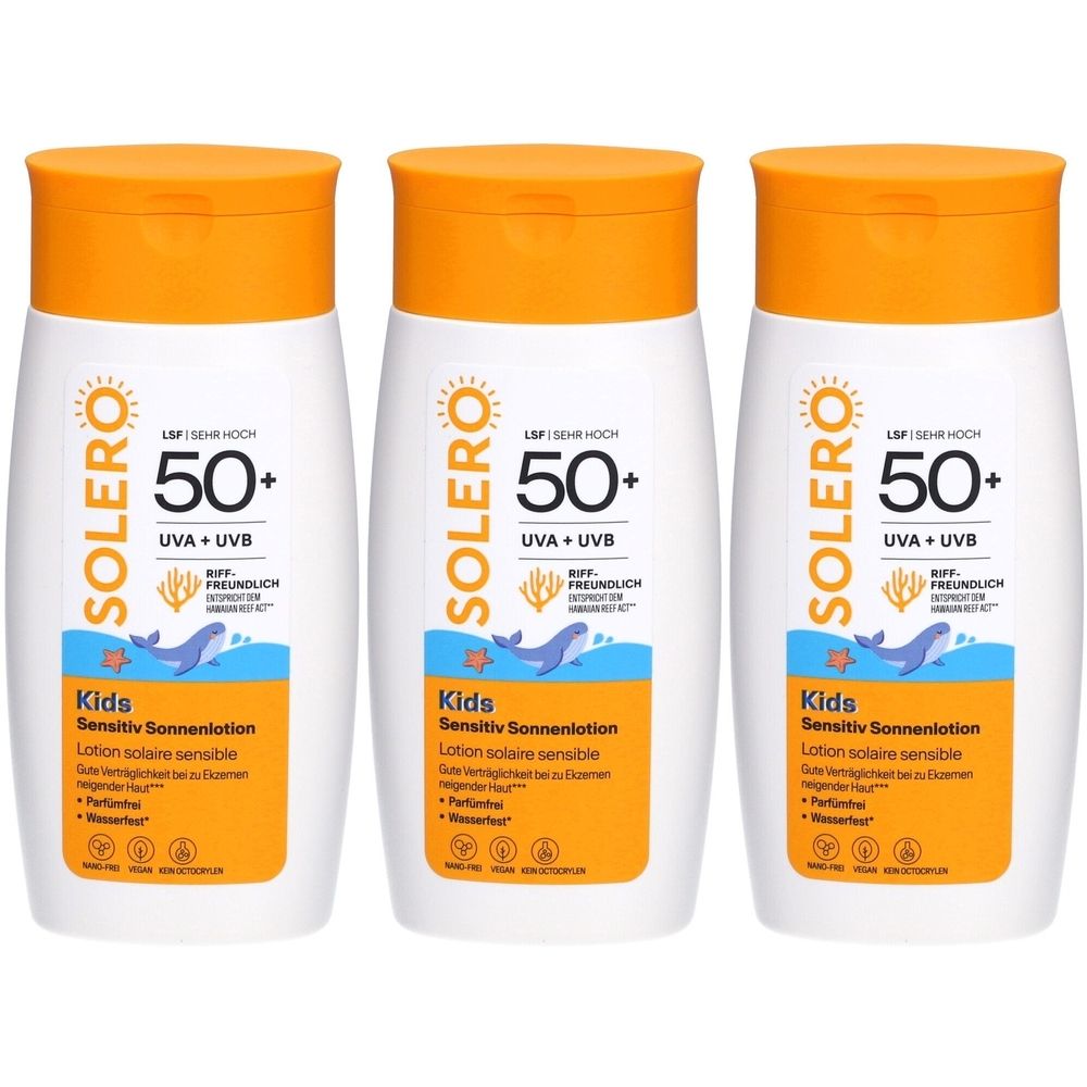 Trois flacons de lotion solaire SOLERO Kids SPF50+. Flacons blancs avec bouchons orange. Inscription : 50+, UVA+UVB, Kids.