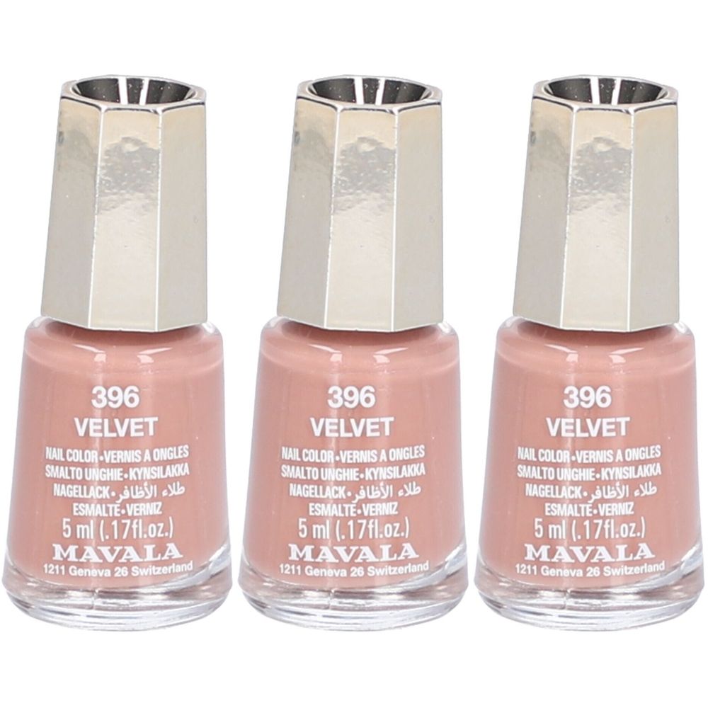 Trois flacons de vernis à ongles 396 Velvet. Flacons avec bouchons argentés. Inscription : MAVALA, 5 ml.