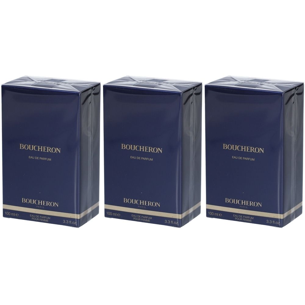 Trois boîtes bleues rectangulaires. Sur chaque boîte, on peut lire "BOUCHERON Eau de Parfum".